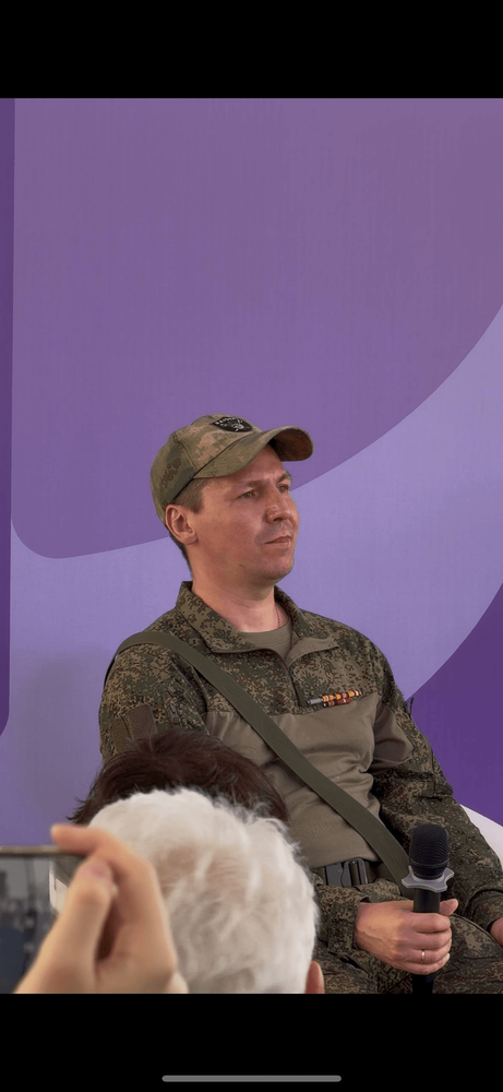 Из окопов Донбасса на Красную площадь: Дмитрий Филиппов представил новый роман «Промка»