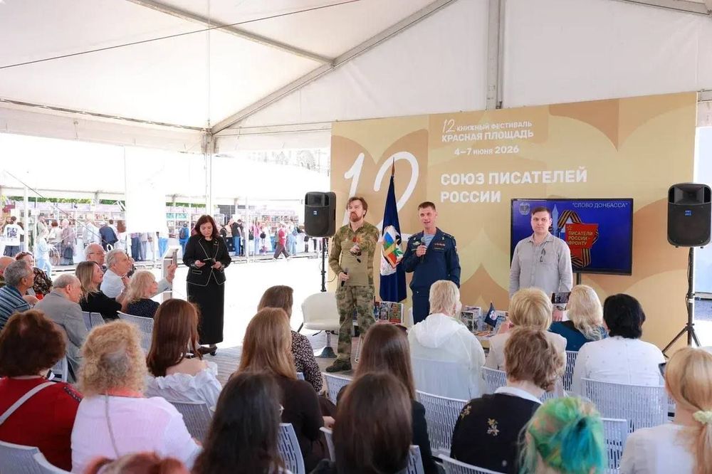 «Победа будет написана на русском языке»: на Красной площади прошёл «Фронтовой призыв» Союза писателей России